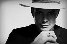 Timothy Olyphant as Raylan Givens